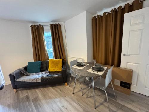 Huntingdon Apartment | Fun holidays at Huntingdon 6 free parking