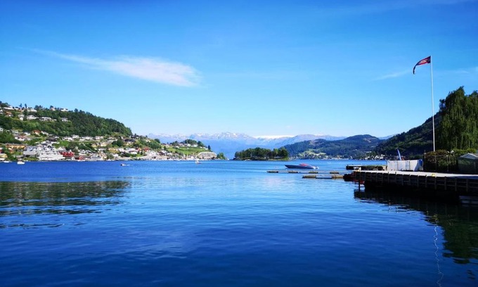 Norheimsund House | Fun in the fjords of Norway! Free SUP, kajakk & kano included in boathouse