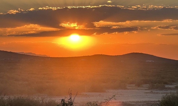 Terlingua Other | Funky, cute, artys, snug. The ‘Love It’ room. 21 mins drive to Ghost town.