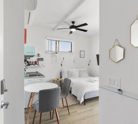 South Scottsdale Apartment | Funky Scottsdale Modern Micro Studio - Walk to OT