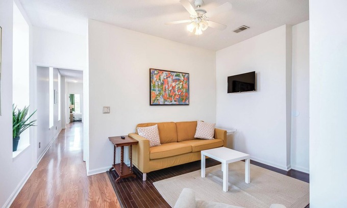 Phoenix Hill Apartment | Furnished Apartment Near Downtown Hospitals