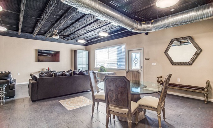 Old East Dallas House | Furnished Loft in Deep Ellum