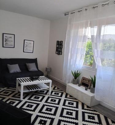 Le Pontet Apartment | Furnished studio, 5 min Avignon, Pontet center