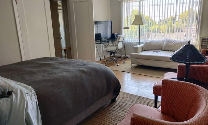 North Berkeley Apartment | Furnished Studio w/bay Views