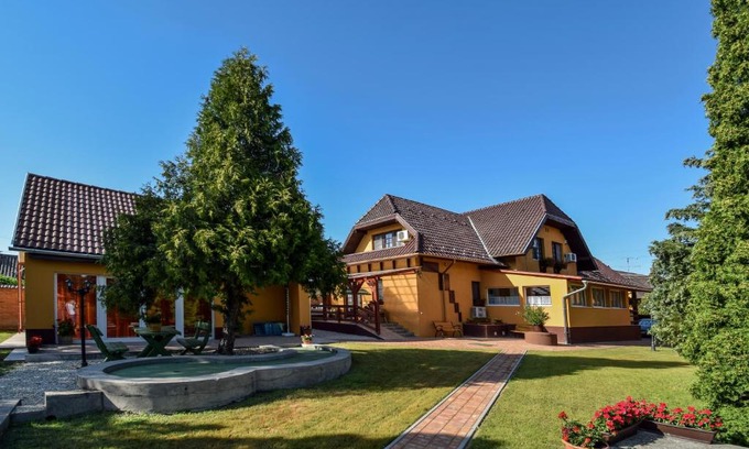 Simontornya House | Gála Panzió