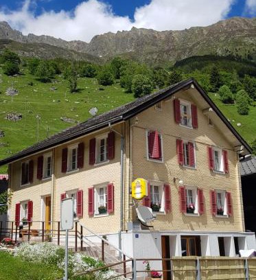 Meien House | Gästehaus Alpenglühn