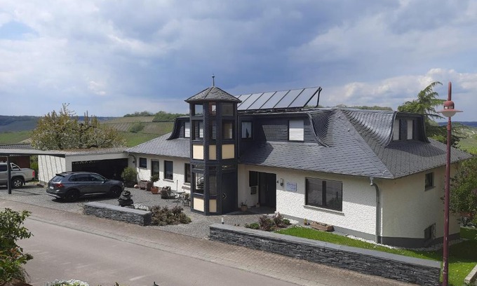 Veldenz House | Gästehaus Sproß