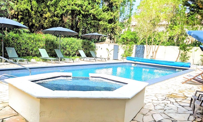 Floure House | Gîte à la Ferme Avec Billard Jacuzzi et Piscine Chauffée