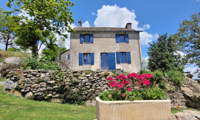 Alrance House | Gîte à la tour de Peyrebrune