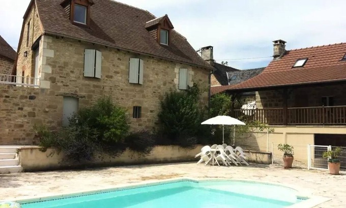 Saint-Julien-Maumont Villa | Gîte de France 12 Personen