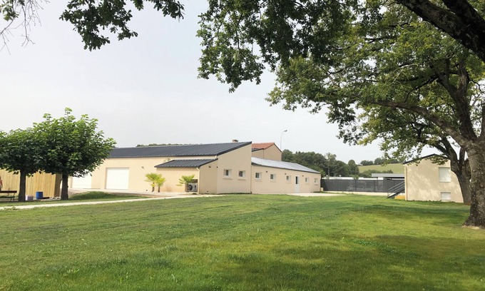 Les Chatelliers-Chateaumur House | Gîte de Groupe 35 Couchages de 950 m² Chauffés Avec Piscine et spa Intérieur