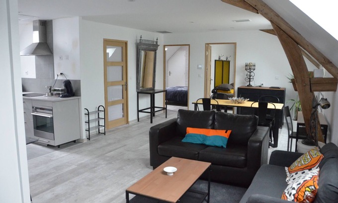 Josnes Apartment | Gîte de Style Industriel 75m² Pour Couchage de 4 Personnes Linge Fourni