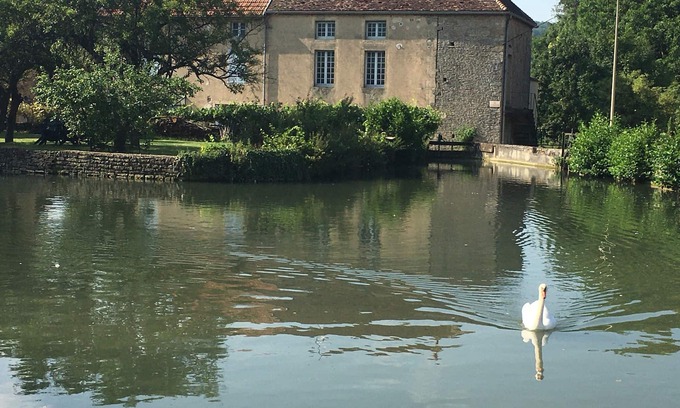 Gresigny-Sainte-Reine House | Gîte en Bourgogne,. Dans Ancien Moulin , Jardin Privatif et vue sur le Bief