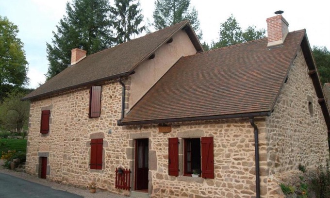 Barrais-Bussolles House | Gîte Familial avec Cascade, Pêche, Activités et Proximité de Vichy - FR-1-489-21