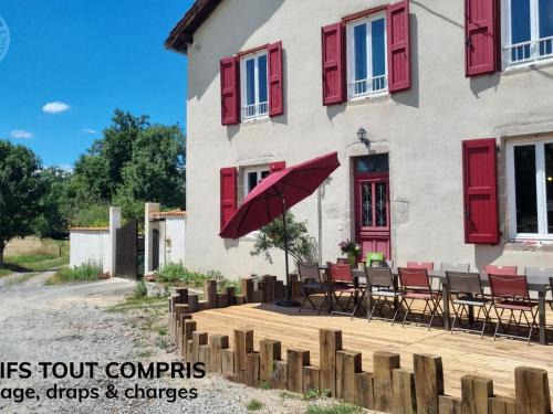 Mornand-en-Forez House | Gîte spacieux 15 pers. avec 5 chambres et terrasse - FR-1-496-265