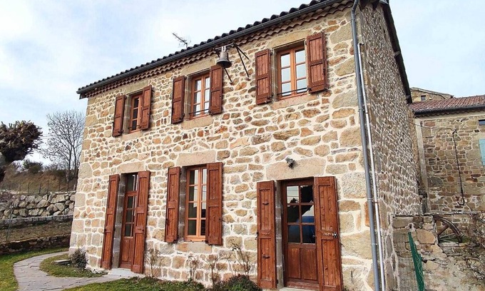 Laval-Atger House | Gîtes de France in Tresbos