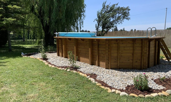 Tulette Cottage | Gîtes in the vineyards, park, swimming pool, playground, pétanque field, .