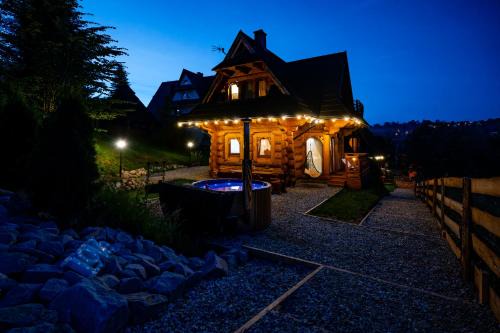 Zakopane Ski Chalet | Góralska Chatka 2 Highland Cottage - Split AC, Jacuzzi, Sauna, Private parking, Mountains View, Garden, Zakopane