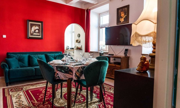 Srodmiescie Apartment | Górna Royal Red Apartment