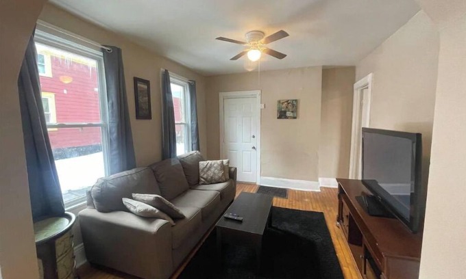 Downtown Syracuse House | (G2) Large 2 bdrm unit close to downtown Syracuse.