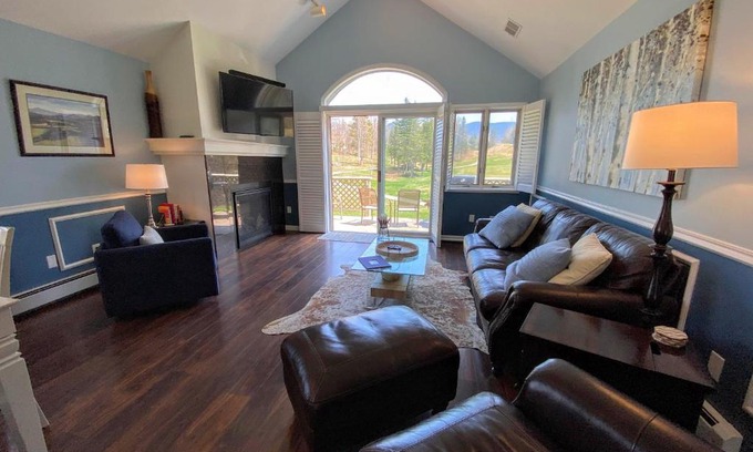 Bretton Woods Villa | G3 Classy Bretton townhome with AC fast wifi great mountain views right on the golf course