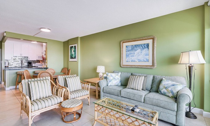 Galveston Condo | Galveston Getaway w/Community Pool & Tennis Court