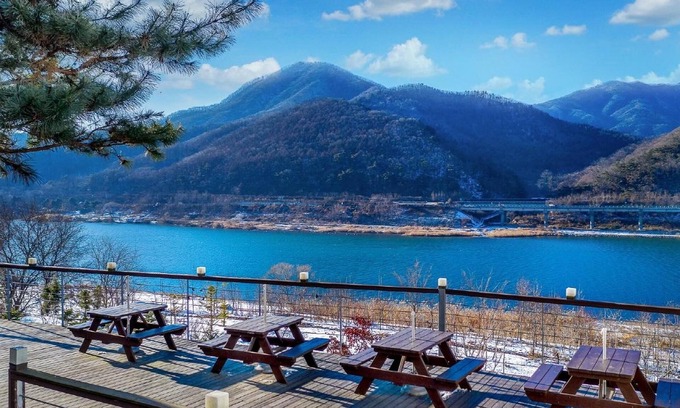 Oeseo House | Gapyeong Rowa River View Pension