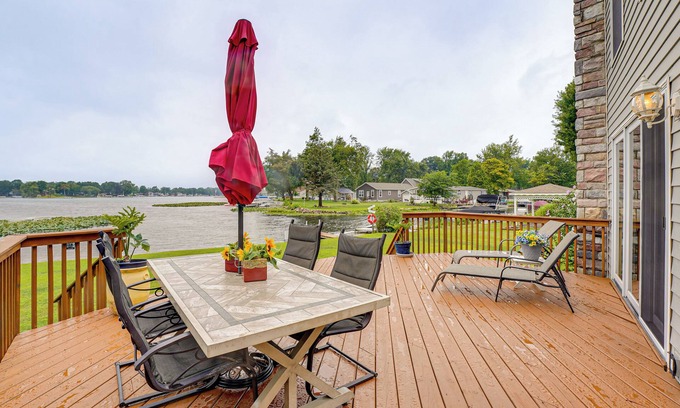 Coldwater House | Garage Game Room, Bar: Coldwater Lake House!