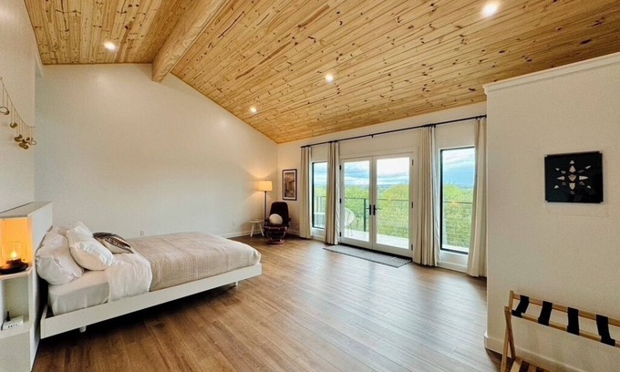 Elgin House | Garbo's Goodnight, a luxurious experience combined with the cozy comfort of home