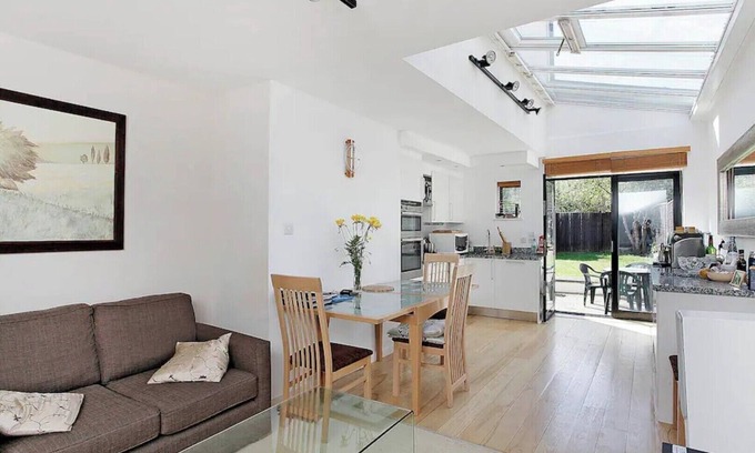 Wimbledon Condo | Garden Flat, Central Wimbledon & Parking, Close to Tennis