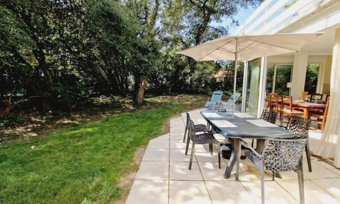 Saint-Michel-Chef-Chef Apartment | Garden level, private plot 400 m² in the heart of the woods, 1 mn walk from the sea