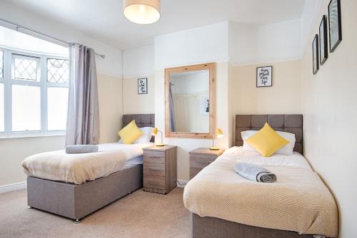 Cockett Apartment | Garden - Off Road Parking - Smart TV in Each Room