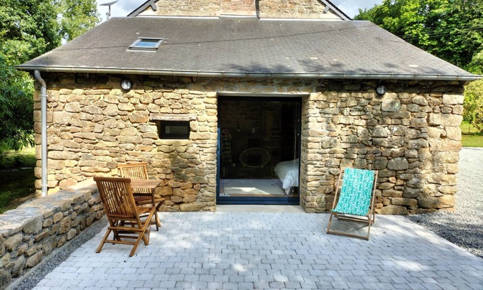 Saint-Gilles-du-Mene Bed & Breakfast | Garden Room All Inclusive Solo Female