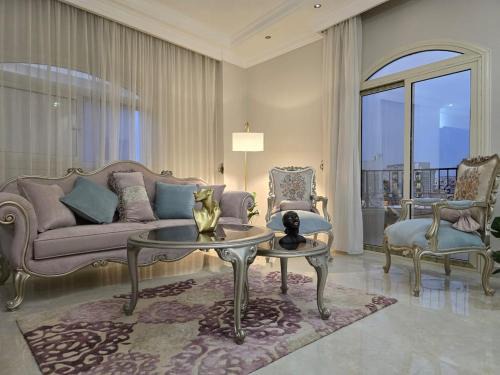 New Cairo Apartment | Garden View Royal Villa 284 - 210 meters space,17 min to Airport 1 min to Water Way, New Cairo - El Banafseg
