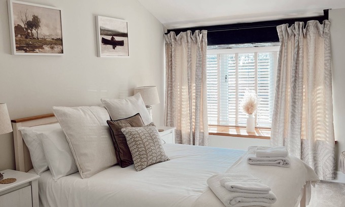 Mathern Cottage | Gardener’s Cottage – A Tranquil Retreat in Historic Wales