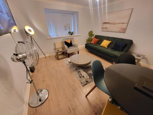 Greenwich Apartment | Garland Quantock House, London With Private Garden