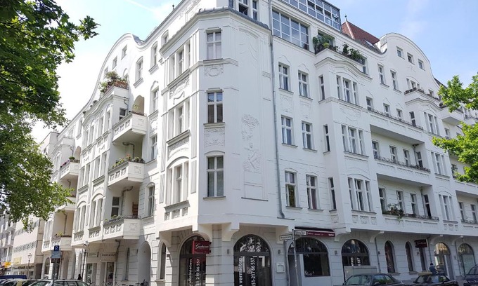 Wilmersdorf Apartment | GASTEIN by ROCKCHAIR Apartments l SUPERHOST Status l 2 Bedrooms Boxspringbeds 1,5 Bathrooms - Cozy Family & Business Flair welcomes you!