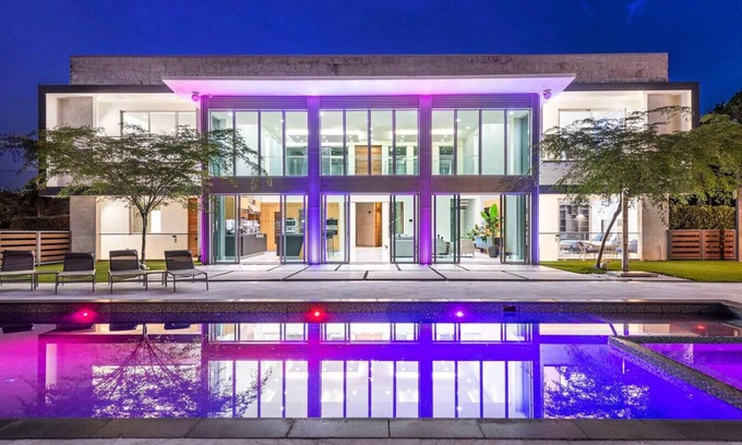 Southwest Ranches Apartment | Gated 9BR Estate for 20 w/Private Pool, Jacuzzi, Theater & Guest House! Pet-Friendly!