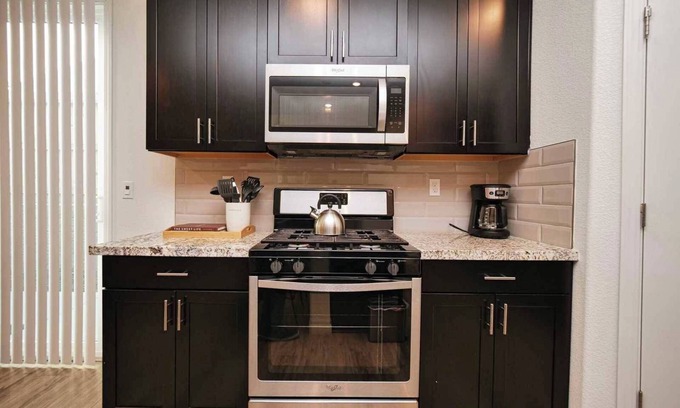 Folsom House | Gated Community|Dedicate Workspace|Instant Tour|Backyard For Dogs #41616