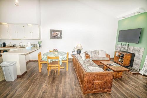 Rockville Centre House | Gateway Condo A25