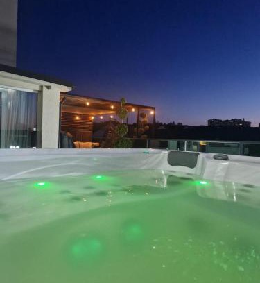 Cluj-Napoca Apartment | GAVAS Jacuzzi & Panoramic View