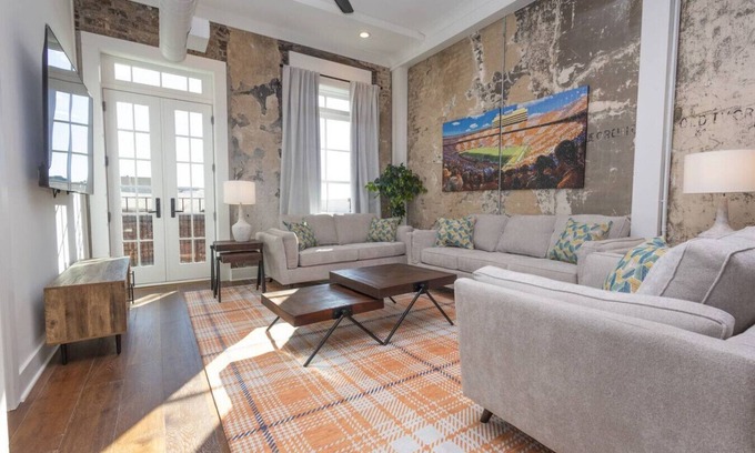 Downtown Knoxville Apartment | Gay St Luxury: Walk Everywhere!