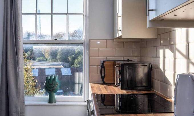 Neath Apartment | Fully Equipped Kitchen, Double room