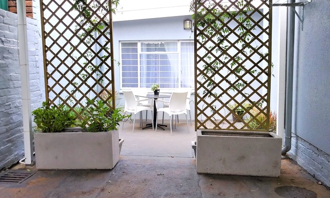 Greater Johannesburg Metropolitan Area House | GCo: Sunny cute 2 bed with braai, WiFi, Netflix