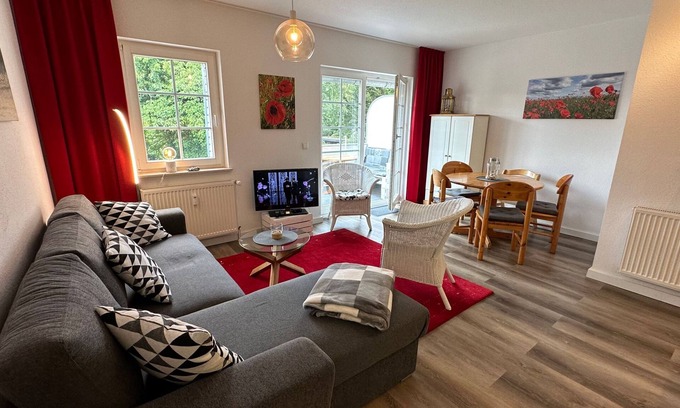 Wischuer Apartment | Gemütliche Fewo mit Balkon Nahe der Ostsee - 2 Schlafzimmer - Ferienwohnung Svenja