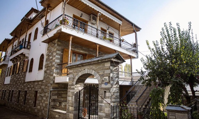 Dispilio Apartment | Georgia's GuestHouse