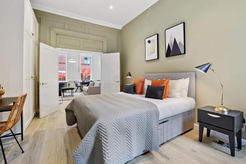 Chinatown Apartment | Gerrard Place by Aeria Apartments