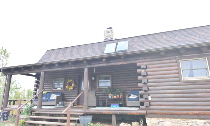 Taylorstown Cabin | Get Away Cabin in Claysville ~ Covered deck~ Watch the Sunrise & Sunset~