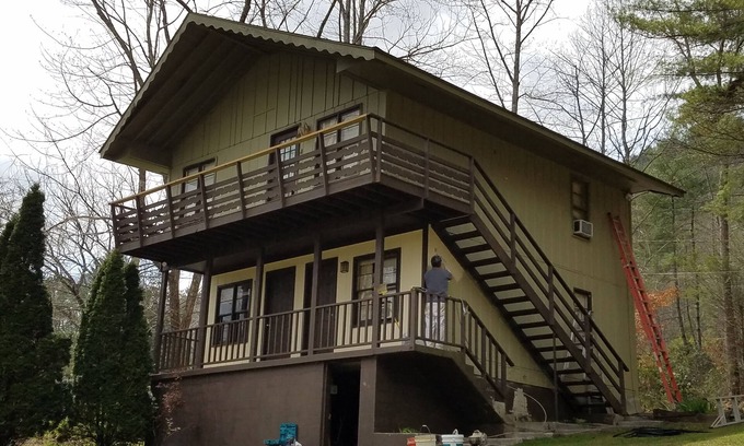 Rabun Gap Ski Chalet | Get away to the Mountains in this Cozy Chalet. Clean and Quiet
