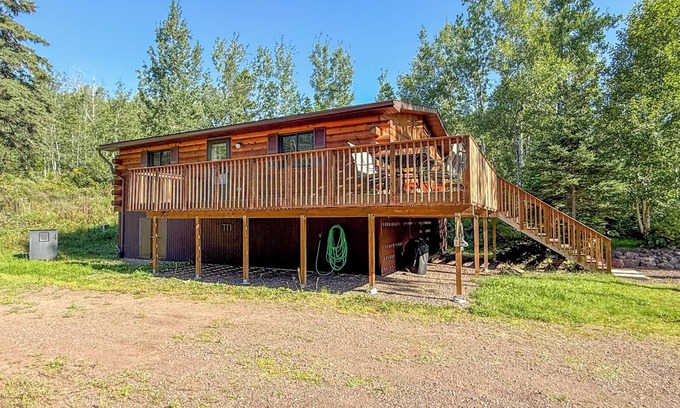 Tofte House | Get cozy in this quaint, cozy cottage in the woods!